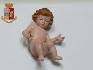 Il Bambin Gesù rubato dal presepe della chiesa a Torre del Greco e recuperato dai Carabinieri.