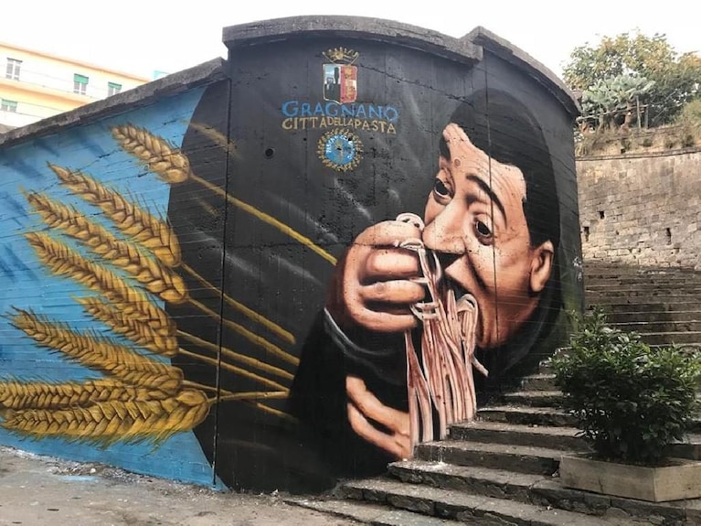 Il murale di Totò realizzato da Jorit a Gragnano.