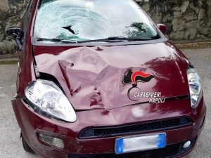 L'automobile che ha investito e ucciso un 64enne ad Ischia.