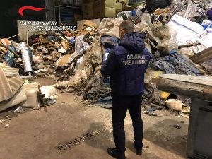 I carabinieri sul luogo del sequestro.