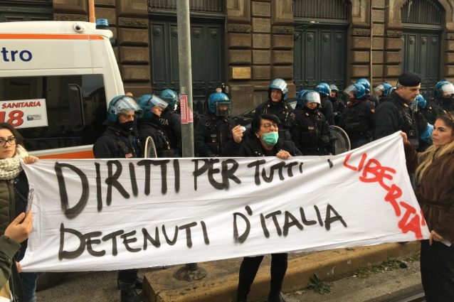 Rivolta dei detenuti al carcere di Poggioreale. Agente ferito