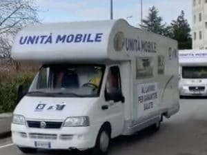 Uno dei camper Asl Na 1 per la diagnosi domiciliare del Coronavirus