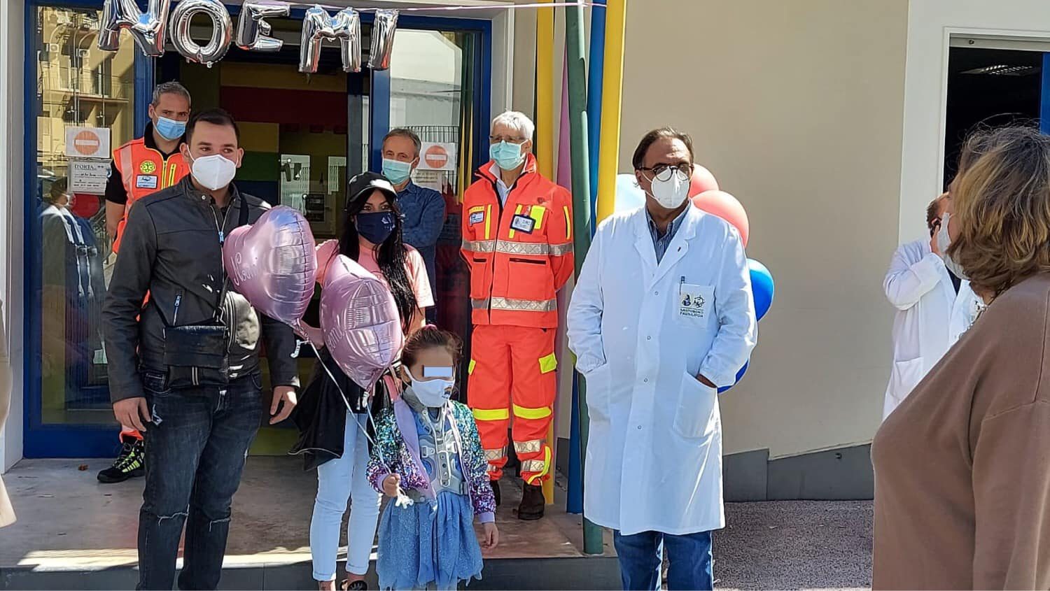 Noemi e i suoi genitori all’ospedale Santobono