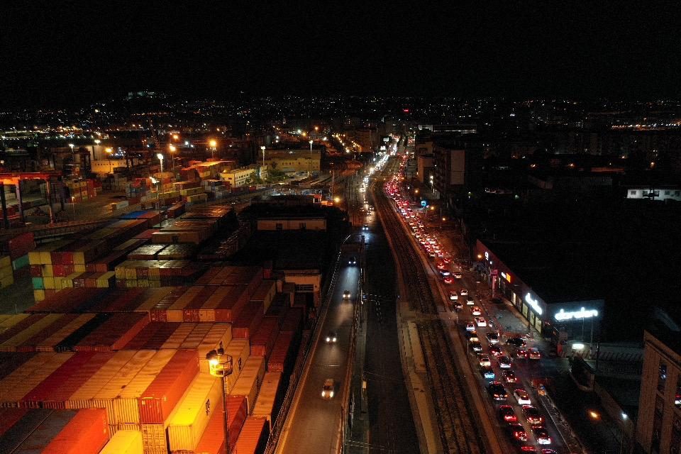 Traffico ieri in via Marina / foto C. Benincasa