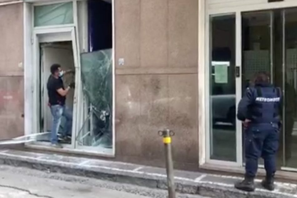 La banca a Caivano (dal video di Nano Tv)
