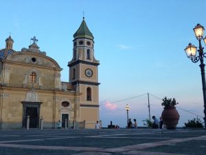 La chiesa di San Gennaro a Praiano.