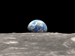 La Terra vista dalla Luna (@Nasa).