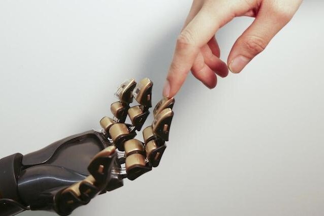 Pelle artificiale con il senso del tatto