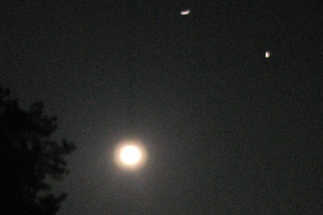 L'Iss vista nel cielo notturno.
