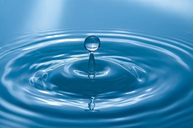 drop-of-water-1905122_640