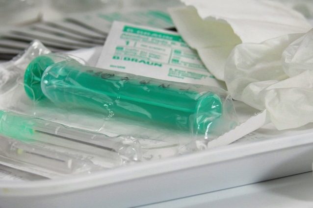syringe-1574486_640