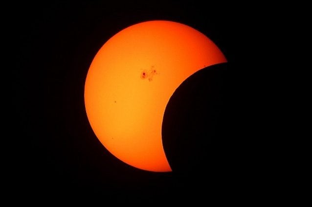 partial-solar-eclipse-1154215_1280