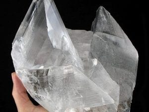 Un cristallo di selenite, dove sono stati rinvenuti gli antichi microorganismi