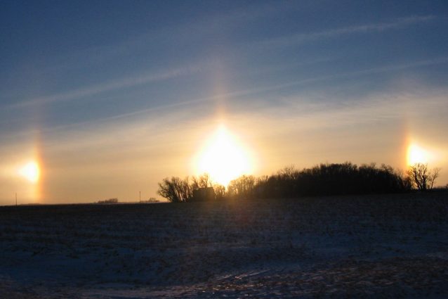 Esempio odierno di parelio, fenomeno ottico che potrebbe spiegare molti avvistamenti ufologici del passato.