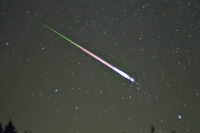 Foto di una meteora delle Leonidi: credit Navicore