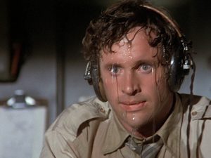 Si suda anche per nervosismo in L’aereo più pazzo del mondo.