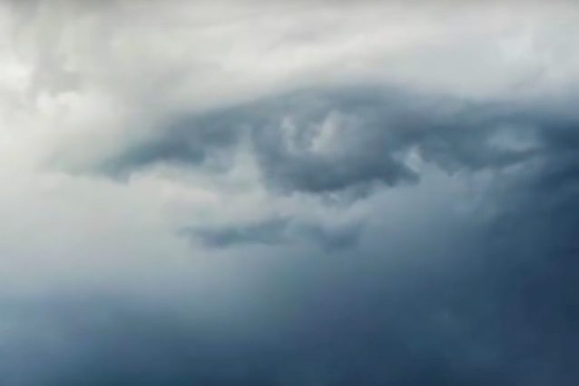 Il presunto "occhio di dio", immortalato in Kazakistan secondo chi la diffonde.