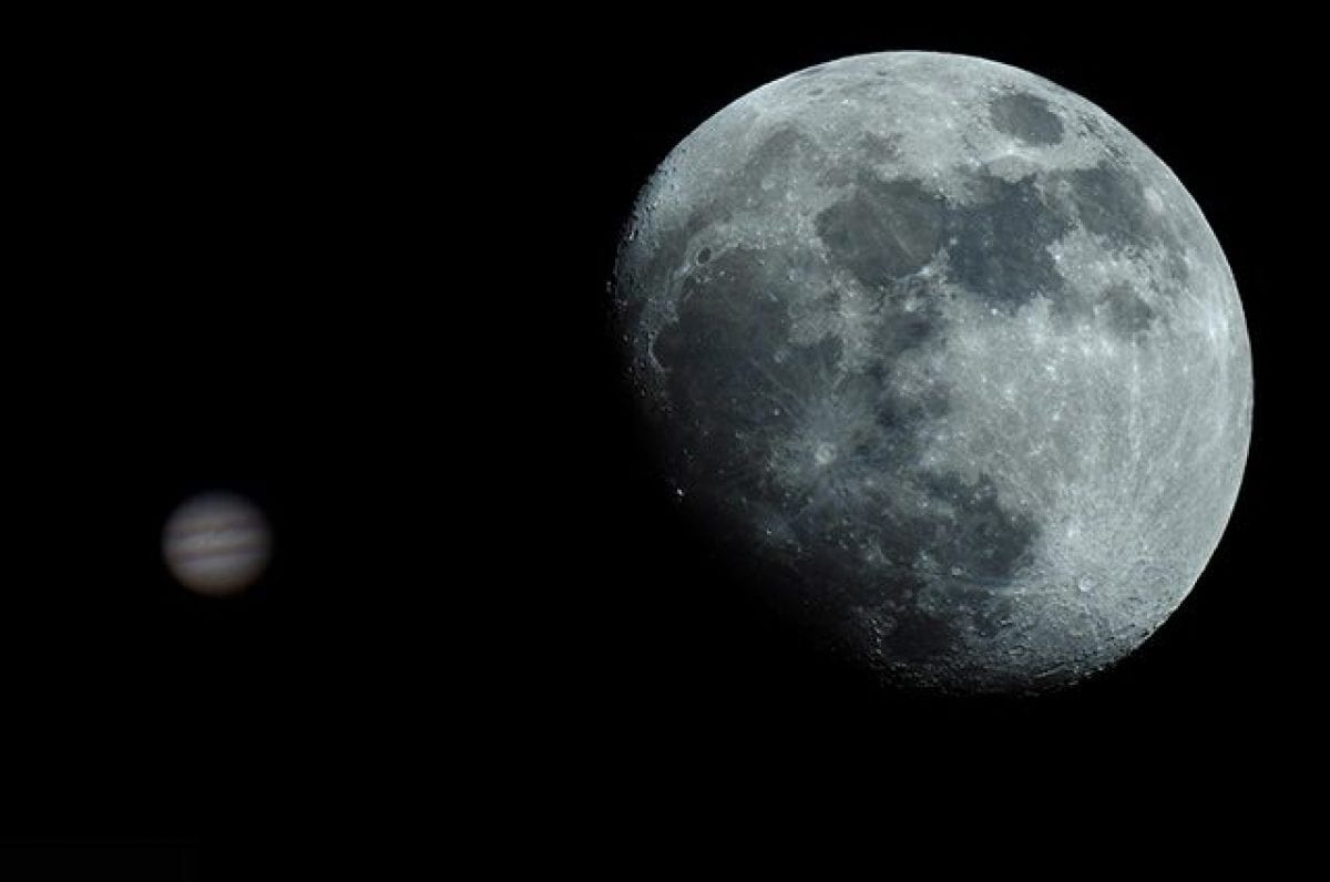Arriva il 'bacio' astrale tra la Luna e Giove come e quando osservare la congiunzione Arriva il 'bacio' astrale tra la Luna e Giove come e quando osservare la congiunzione