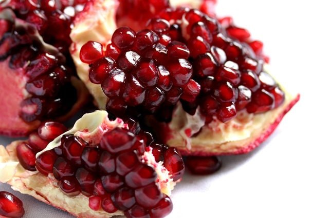 Credit: <a href="https://pixabay.com/it/frutta–melograno–rosso–natura–1323080/" target="_blank" rel="nofollow noopener">edenirocha</a>