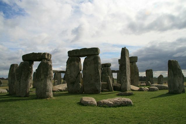 Stonehenge, svelato il mistero delle “pietre blu”: da dove e come sono state trasportate