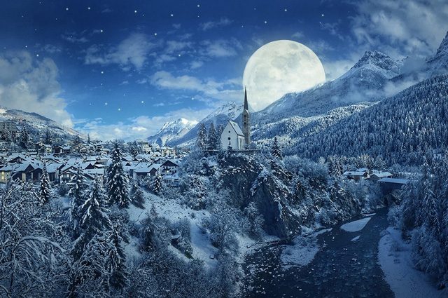 Occhi al cielo per la Superluna di Neve, la più grande del 2019: come e dove vederla