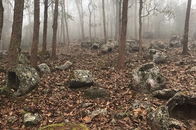 137 misteriose “giare dei morti” emergono da remote foreste montane del Laos