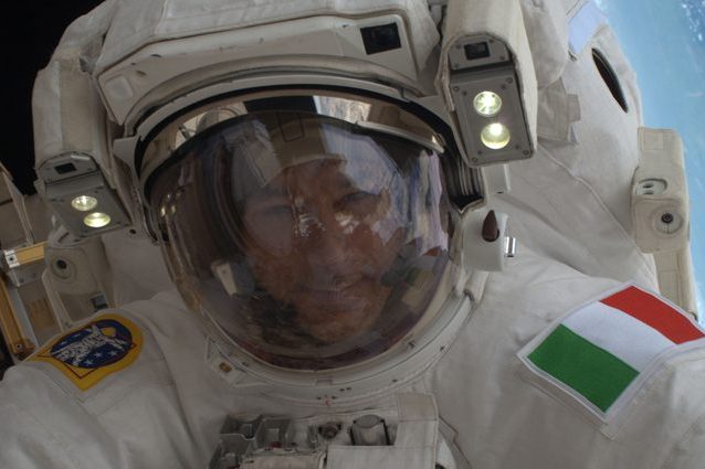 Luca Parmitano durante la prima EVA Credit: ESA