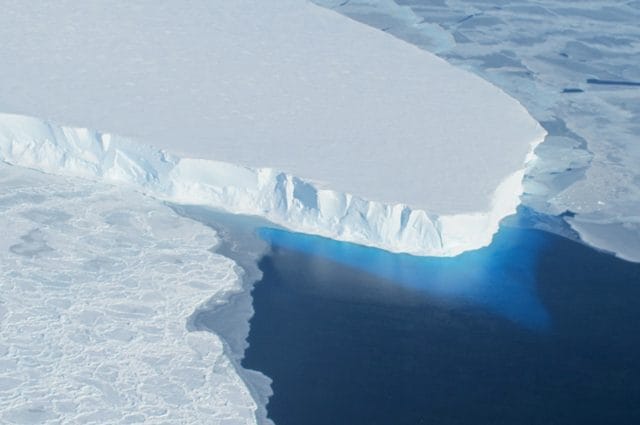 Questo ghiacciaio antartico si sta sciogliendo a ritmi drammatici: è una bomba a orologeria