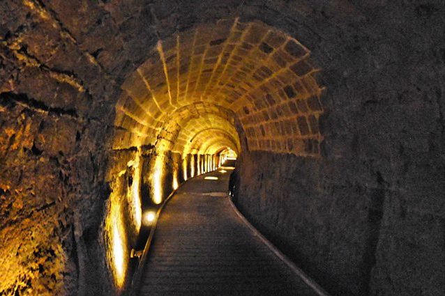 Un tunnel dei templari nella città di Acre, già noto. Credit: Tango 7174