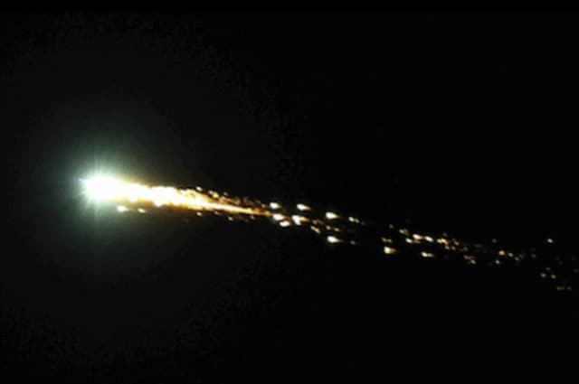 Un bolide esploso sulla California nell’ottobre del 2012. Credit: NASA/Robert P. Moreno Jr.