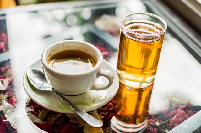 Tè e caffè. Credit: toodlingstudio
