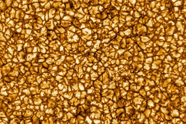Immagine della fotosfera solare catturata dal nuovo telescopio Daniel K. Inouye Solar Telescope. Credit: NSO