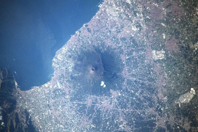 Il Vesuvio visto dalla Stazione Spaziale Internazionale. Credit: Luca Parmitano/ESA