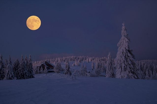 Luna Piena. Credit: hschmider