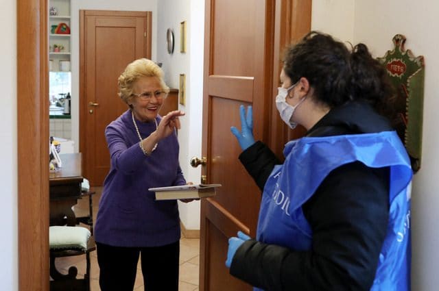 Se i miei nonni sono vaccinati per la Covid, posso andare a trovarli?