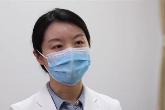 La direttrice dell’Istituto di Virologia di Wuhan, l’immunologa Wang Yanyi. Credit: CGTN (screenshot)