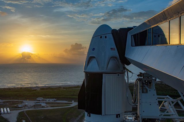 SpaceX ci riprova: questa sera il secondo tentativo del lancio storico (ma resta l'incognita meteo)