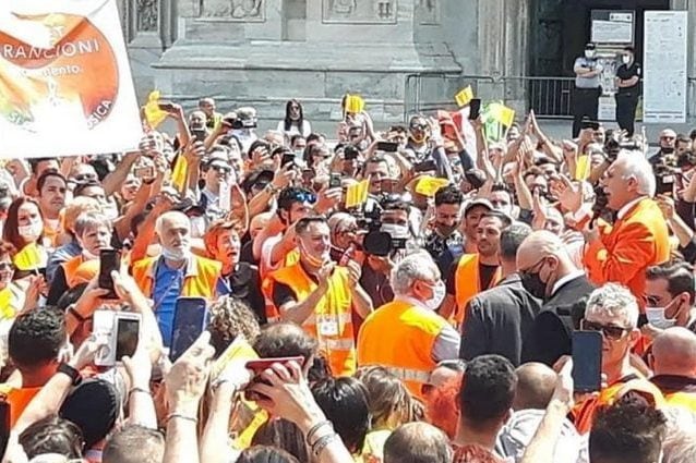 La manifestazione dei gilet arancioni. Mia News