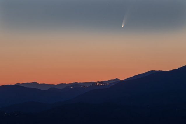La cometa C/2020 F3 (NEOWISE) immortalata dall’astrofotografo Alessandro Nobili