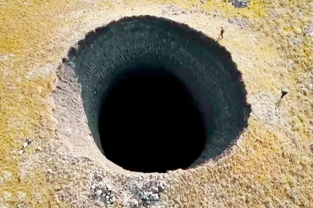 La voragine nella tundra siberiana. Credit: Vesti Yamal/Siberian Times