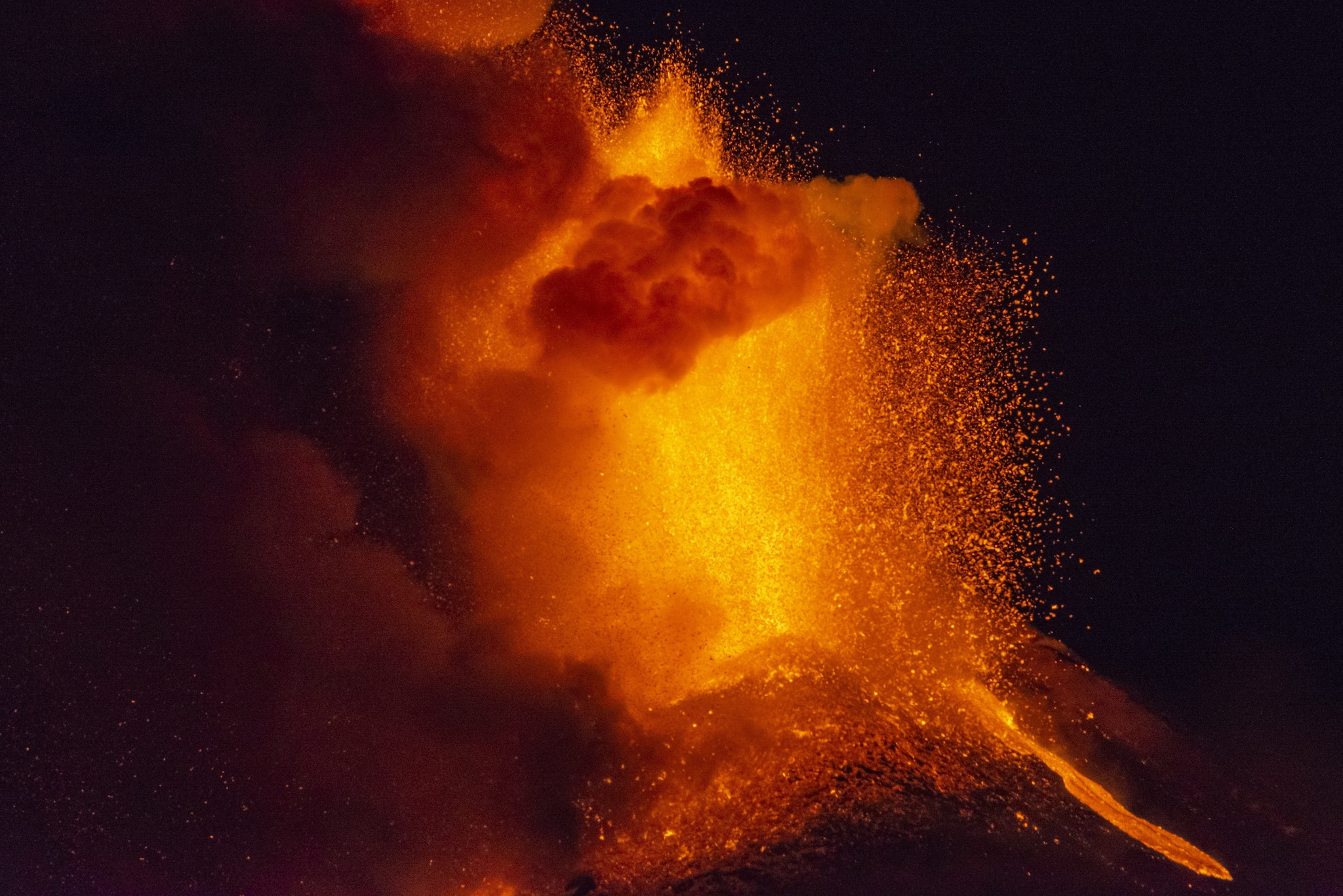 Fontana lavica durante l’attività eruttiva dell’Etna