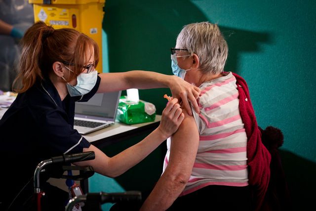 Perché gli anziani delle RSA sono a rischio Covid anche se vaccinati