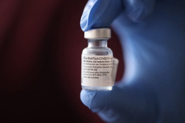 I vaccini di Pfizer e Moderna riducono infezioni e sintomi di Covid