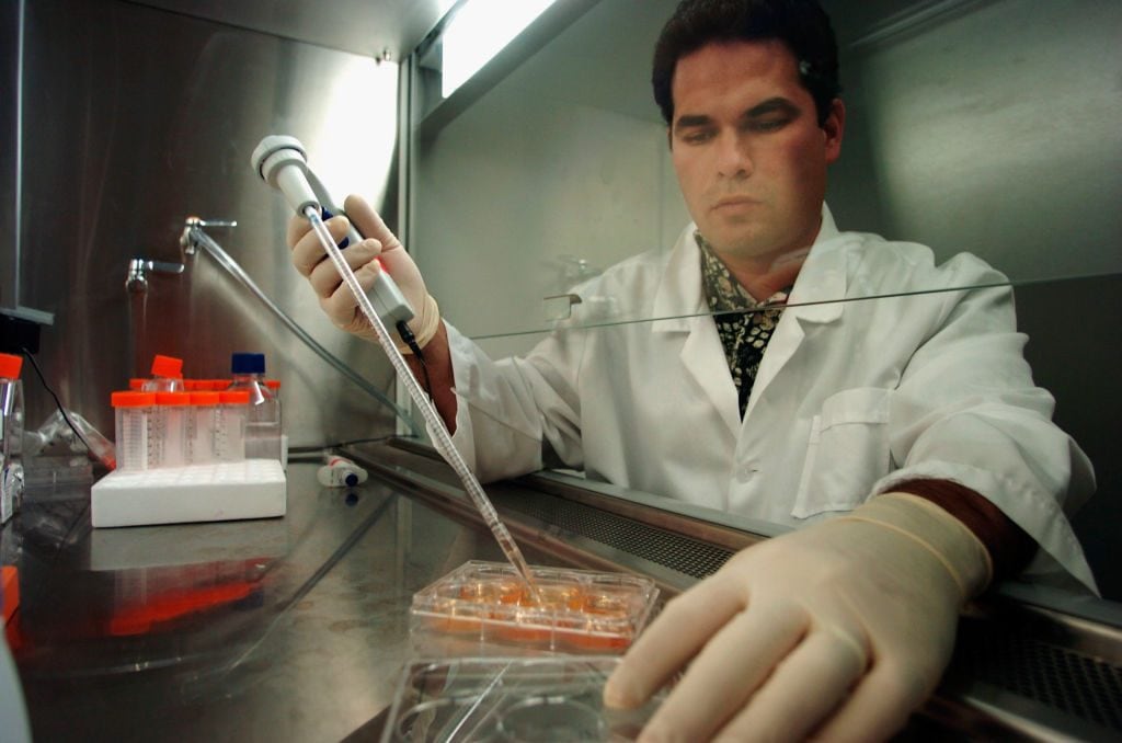 Creata la prima cellula sintetica capace di crescere e replicarsi