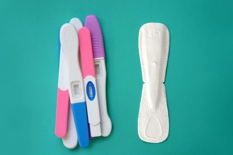 Da sinistra, test di gravidanza convenzionali e il nuovo test LIA / Lia Diagnostics
