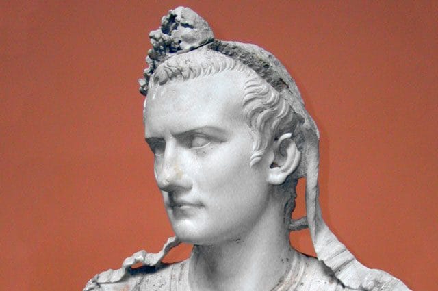 Statua di Caligola. Credit: wikipedia