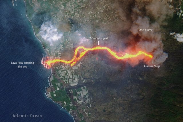 Il flusso di lava dal vulcano Cumbre Vieja all’Oceano Atlantico. Credit: ESA