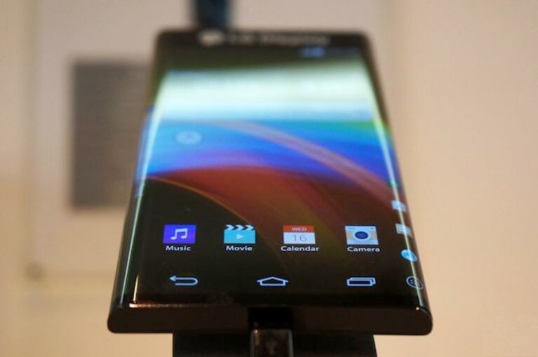 LG display curvo lati
