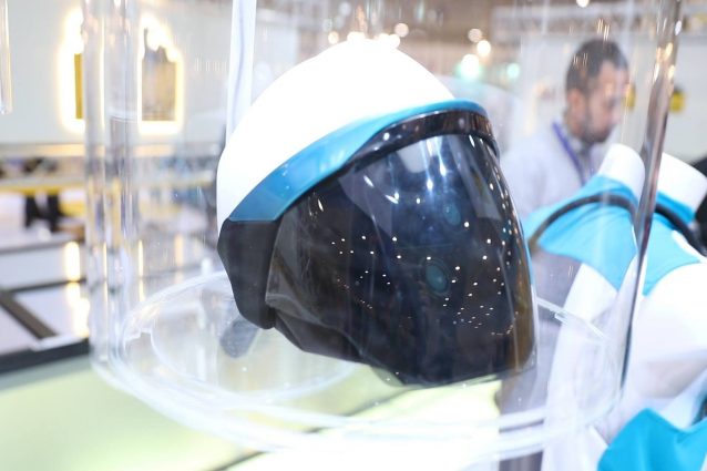 Il casco 3D progettato da Eni e Mit.