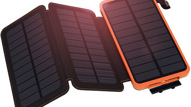 Caricabatterie solare in vendita su eBay.